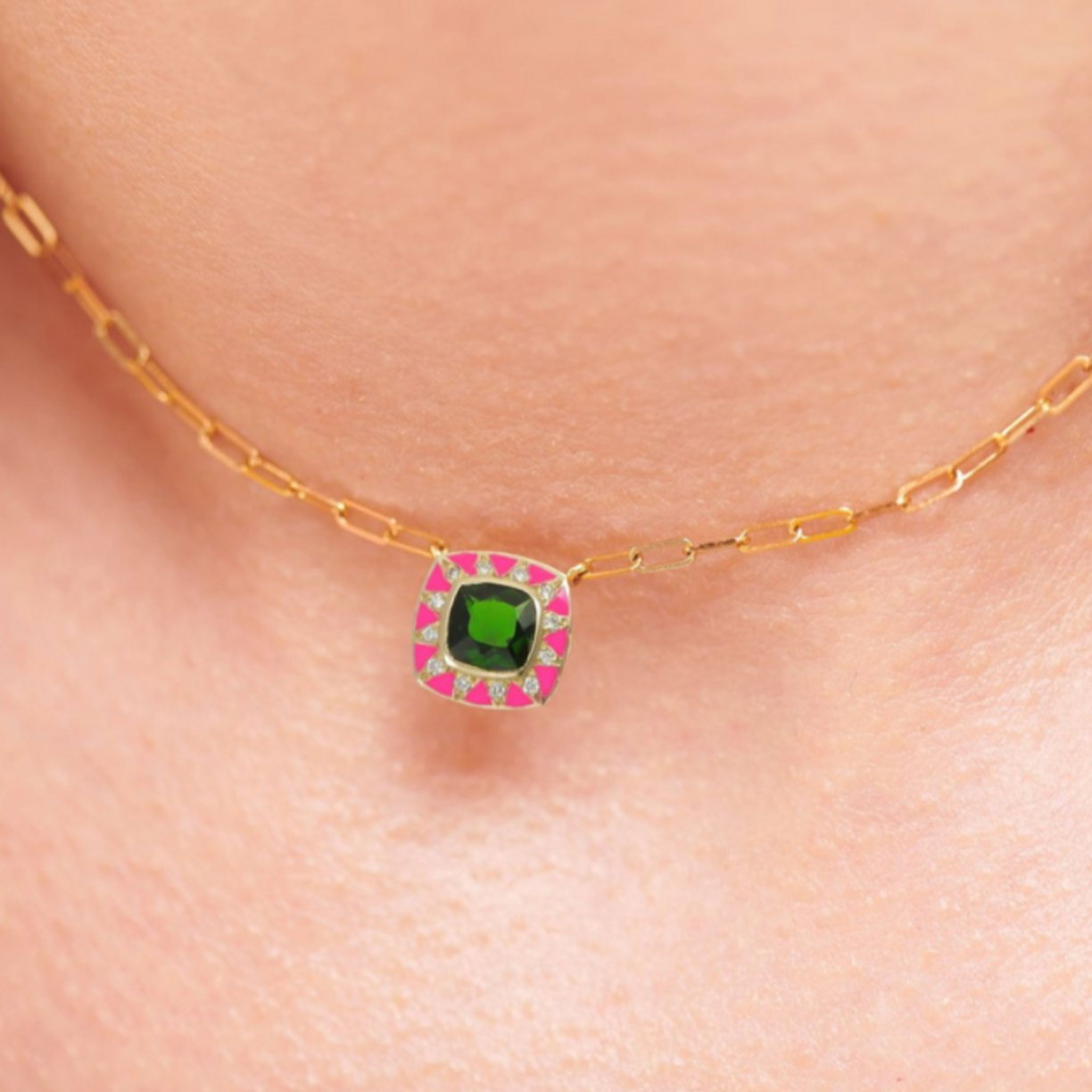 Stella necklace neon pink chain